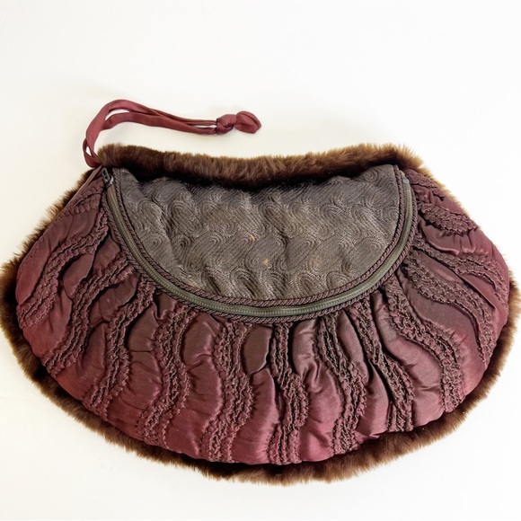 Vintage 40s Glam Luxury Beaver Fur
Clutch Hand Warmer Muff Handbag Bag
Evening - Picture 3 of 11
